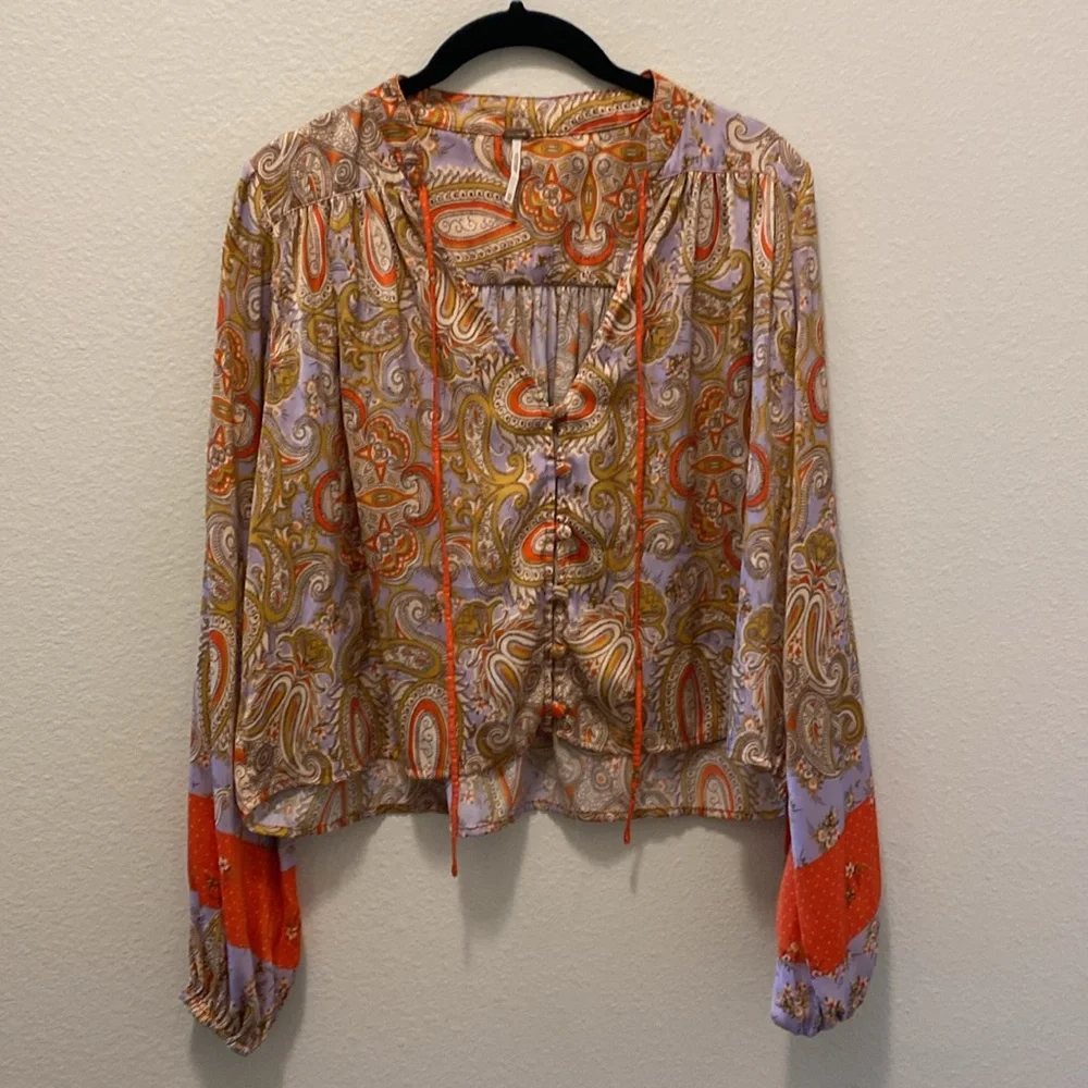 BEAUTIFUL DAY FREE PEOPLE TOP Satin Paisley Peasant Cropped top long‎ sle…
